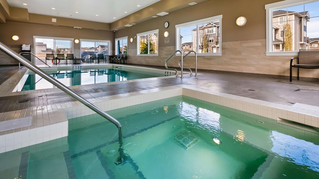 Best Western Plus Chestermere Hotel Dış mekan fotoğraf